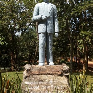 Statue im Sirigyria Park
