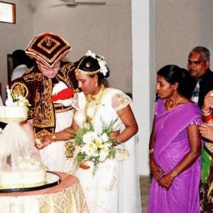 Kulturelle Zeremonien - Wir schneiden die Hochzeitstorte an