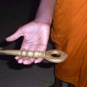 Schlüssel zum Liegenden Buddha im Tempel Kaikawala.jpg