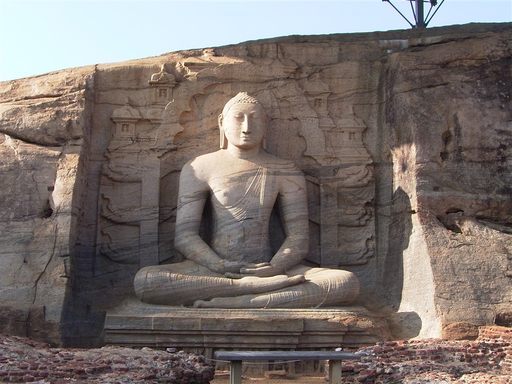 Buddhafiguren Gal Vihara in Polonnaruwa.jpg